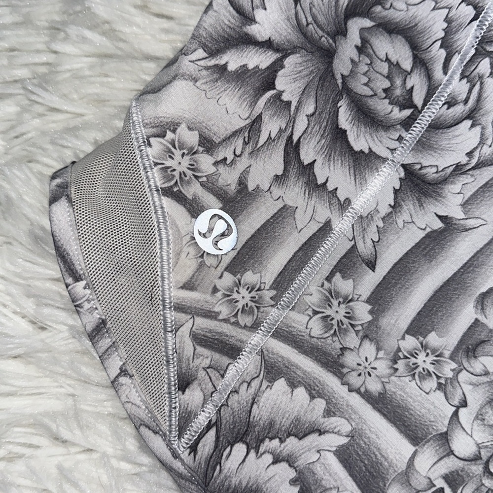 Lululemon Hotty Hot Short II *Long 4" Mini Twine White Multi / White - Picture 6 of 6